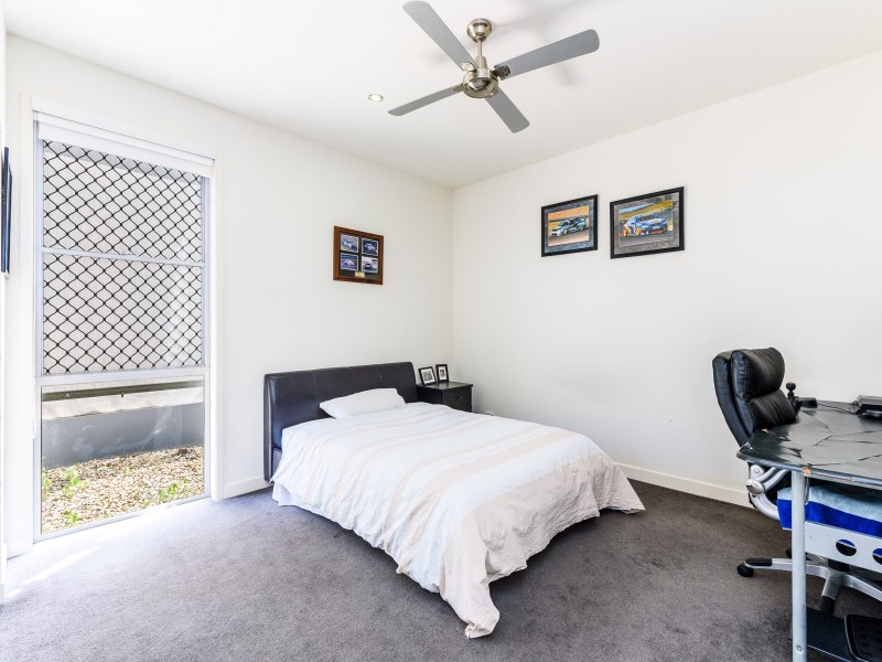 4 Osmium Lane, Hope Island QLD 4212
