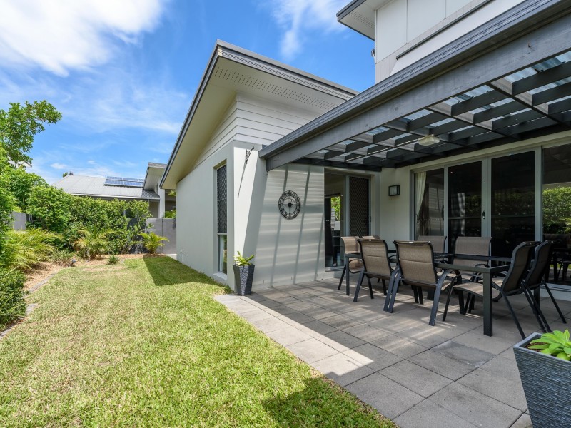 4 Osmium Lane, Hope Island QLD 4212