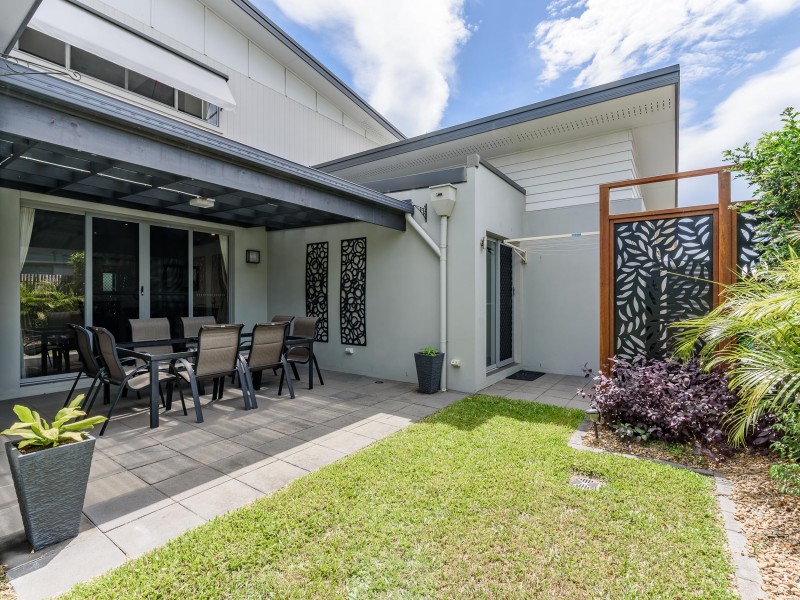 4 Osmium Lane, Hope Island QLD 4212