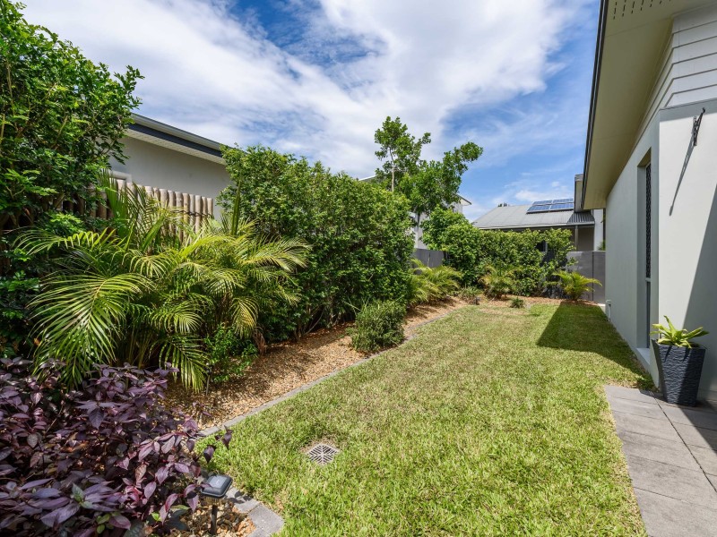4 Osmium Lane, Hope Island QLD 4212