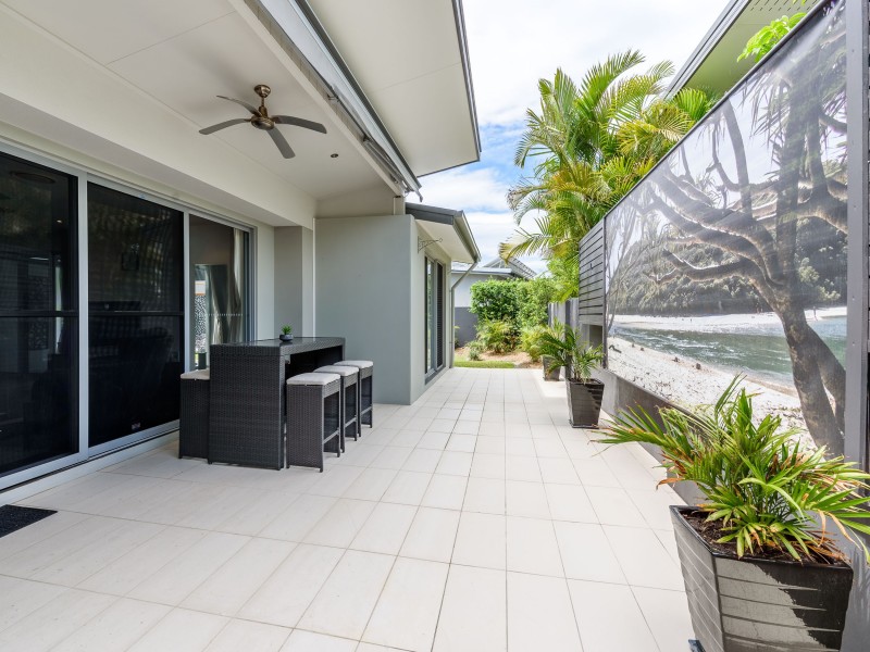 4 Osmium Lane, Hope Island QLD 4212