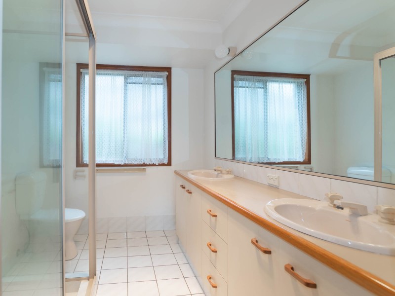 20 Allied Drive, Arundel QLD 4214