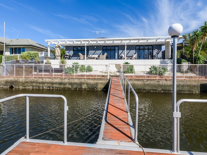 446 Oxley Drive, Runaway Bay QLD 4216