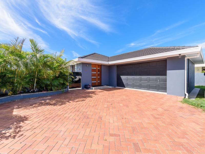 446 Oxley Drive, Runaway Bay QLD 4216