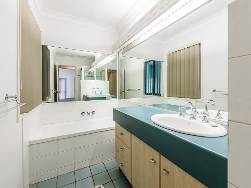 4 Zac Avenue, Coombabah QLD 4216