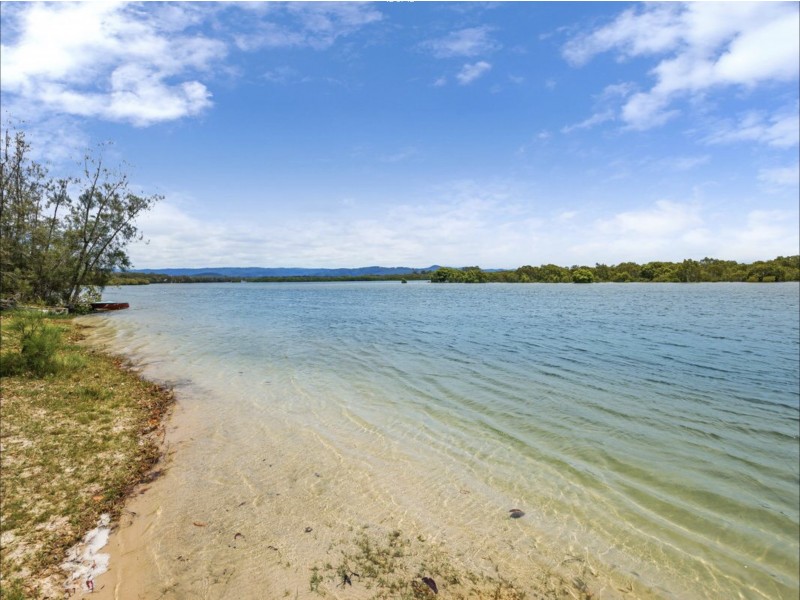 4 Zac Avenue, Coombabah QLD 4216