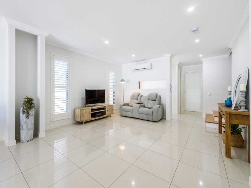 2/36 Scoter Avenue, Paradise Point QLD 4216