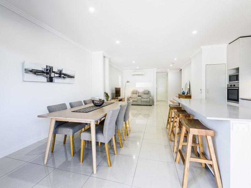 2/36 Scoter Avenue, Paradise Point QLD 4216
