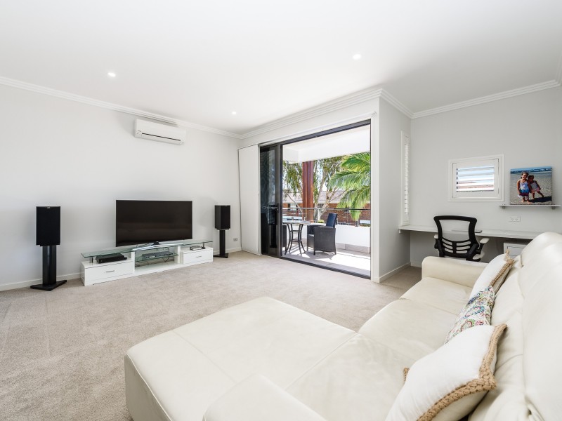 2/36 Scoter Avenue, Paradise Point QLD 4216