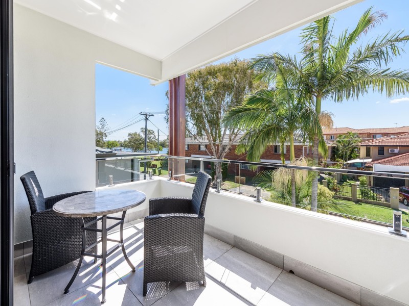 2/36 Scoter Avenue, Paradise Point QLD 4216