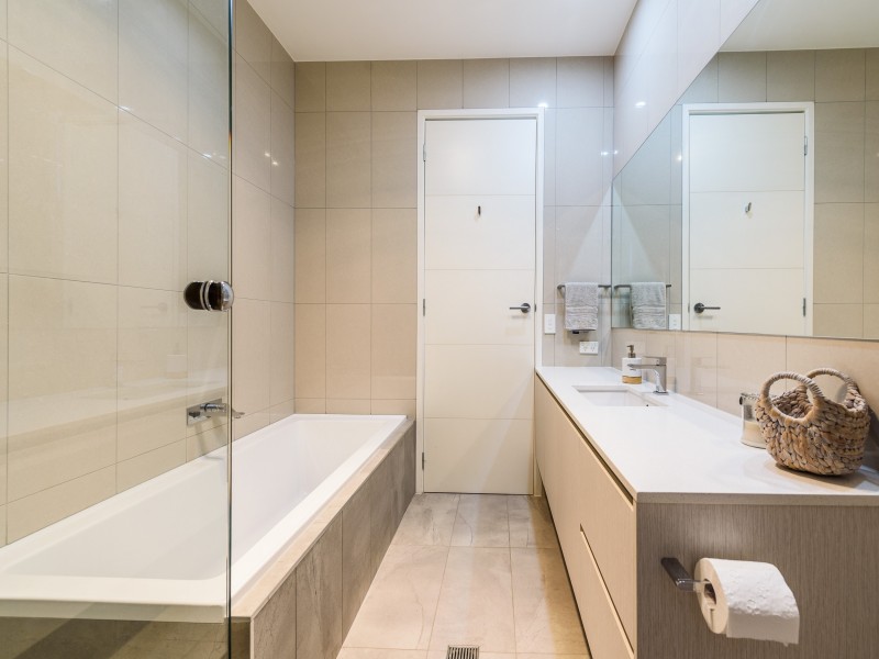 2/36 Scoter Avenue, Paradise Point QLD 4216