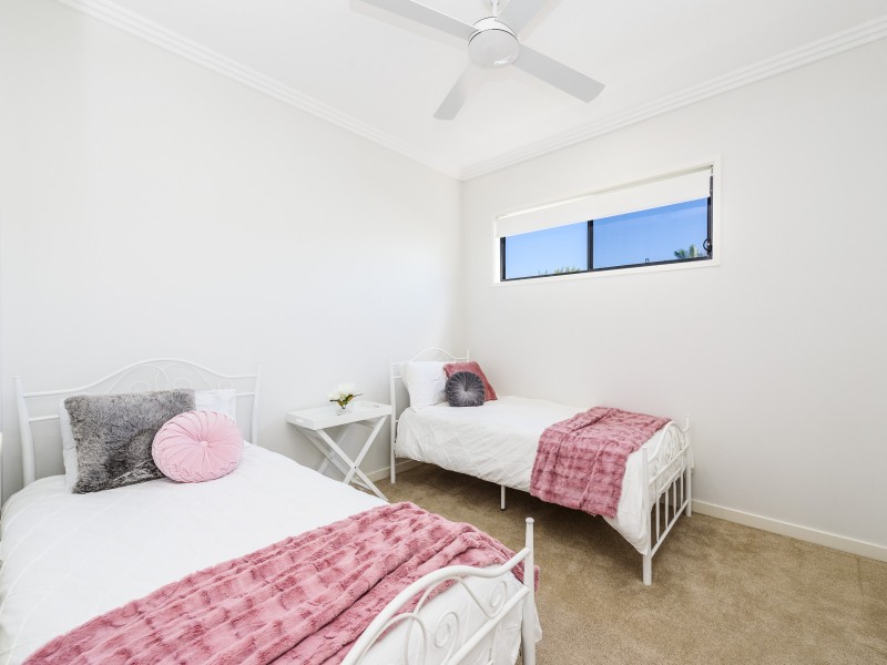 2/36 Scoter Avenue, Paradise Point QLD 4216