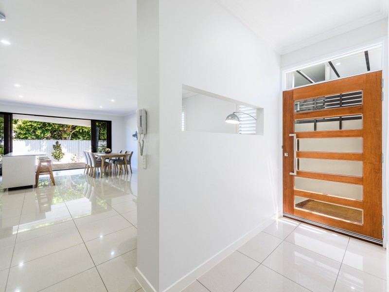 2/36 Scoter Avenue, Paradise Point QLD 4216