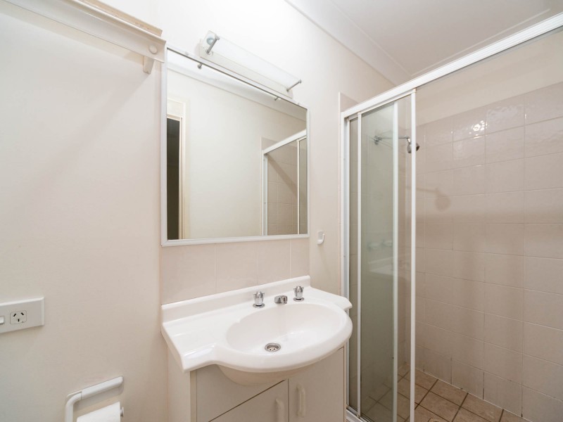 4/30 Government Road, Labrador QLD 4215