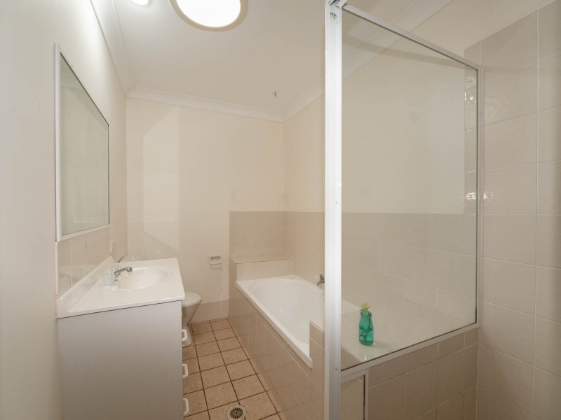 4/30 Government Road, Labrador QLD 4215