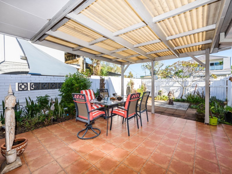1/27 Errol Avenue, Paradise Point QLD 4216
