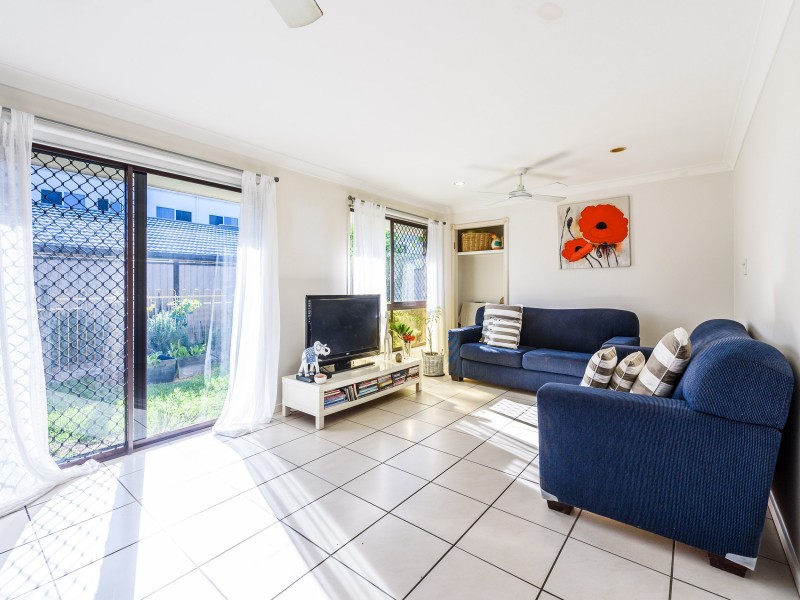 1/27 Errol Avenue, Paradise Point QLD 4216