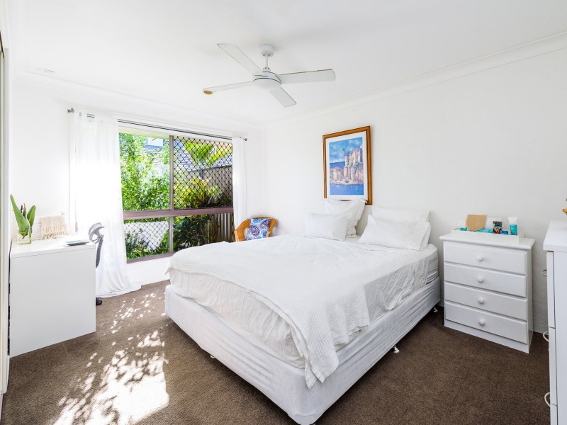 1/27 Errol Avenue, Paradise Point QLD 4216