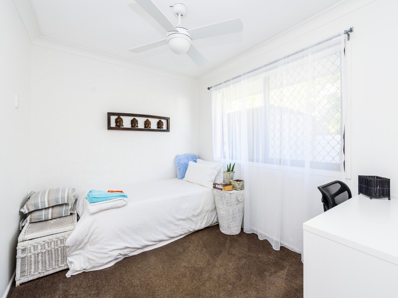 1/27 Errol Avenue, Paradise Point QLD 4216