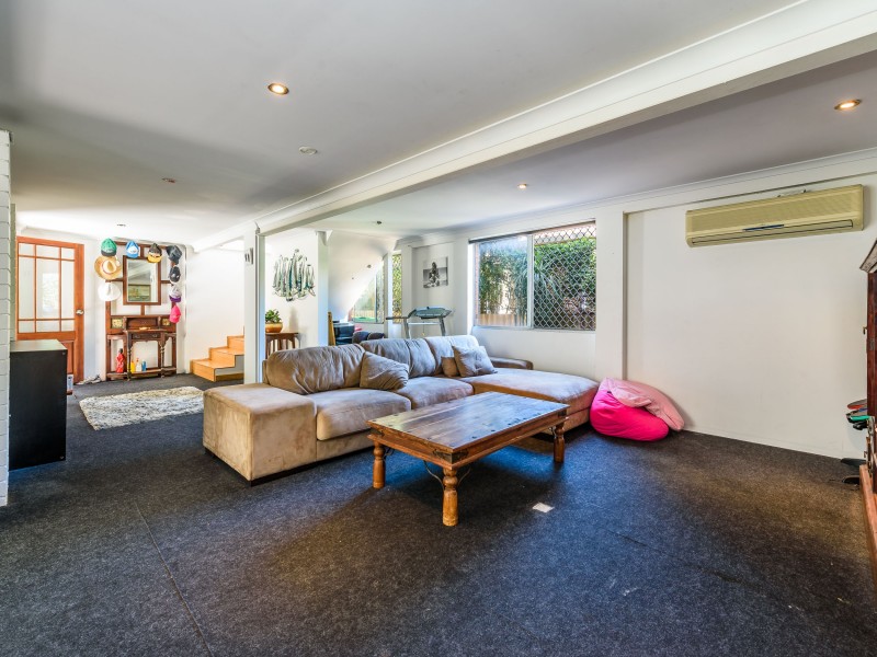 20 Eider Avenue, Paradise Point QLD 4216