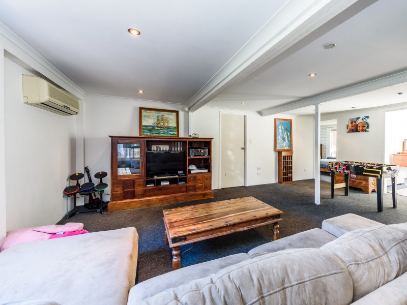 20 Eider Avenue, Paradise Point QLD 4216