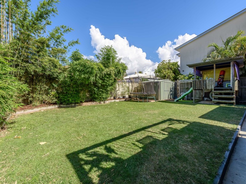 20 Eider Avenue, Paradise Point QLD 4216