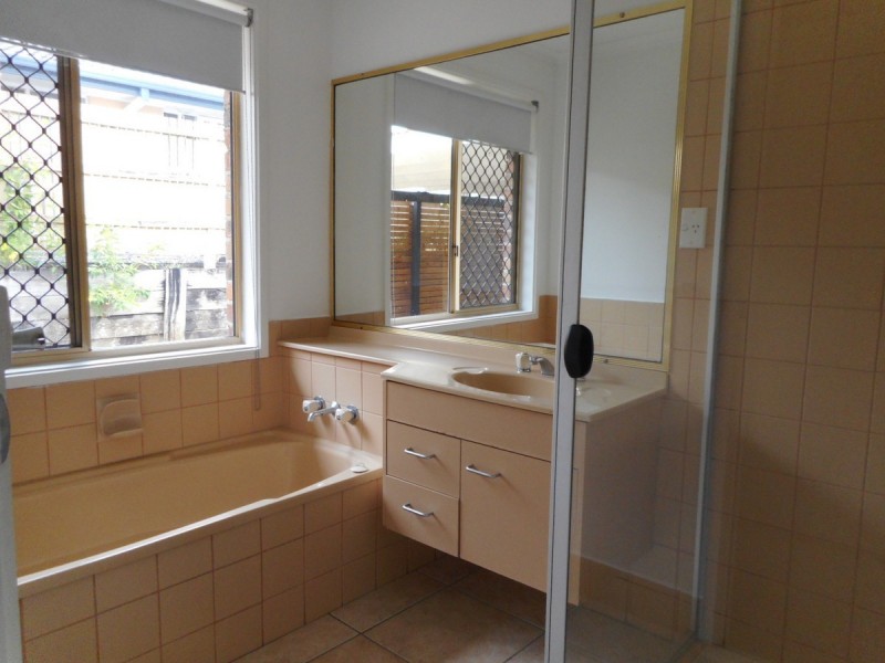 53 Clubhouse Drive, Arundel QLD 4214