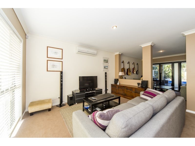 46 Oyster Cove Promenade, Helensvale QLD 4212