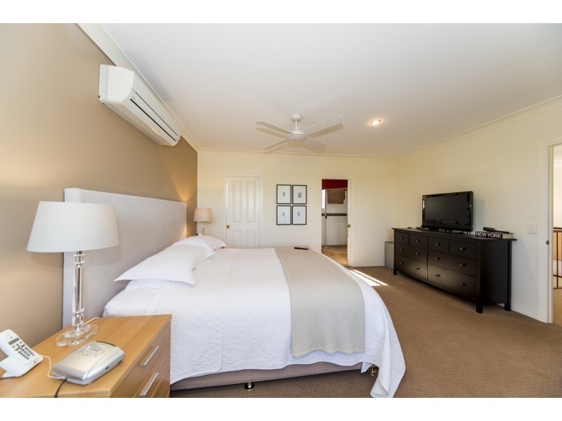 46 Oyster Cove Promenade, Helensvale QLD 4212