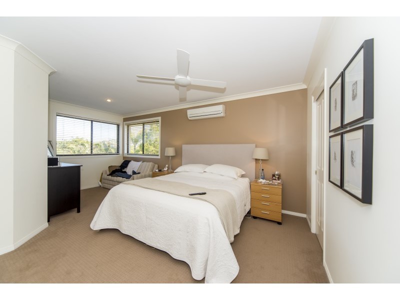 46 Oyster Cove Promenade, Helensvale QLD 4212