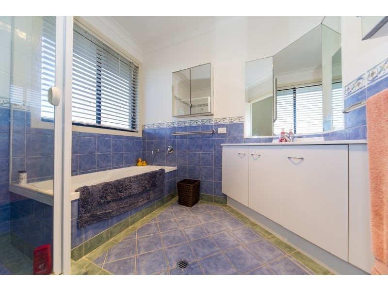 46 Oyster Cove Promenade, Helensvale QLD 4212