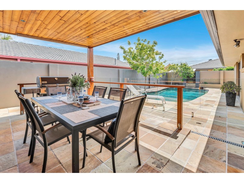 32 Karema Crescent, Runaway Bay QLD 4216