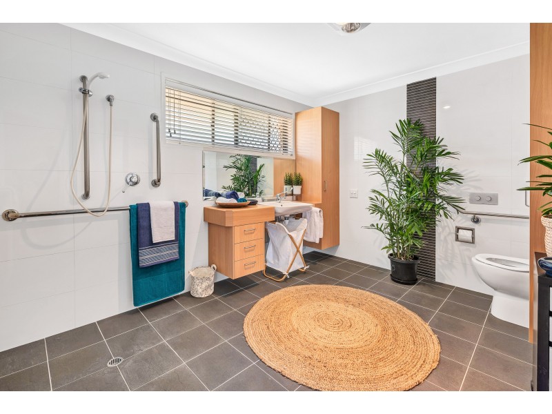 32 Karema Crescent, Runaway Bay QLD 4216