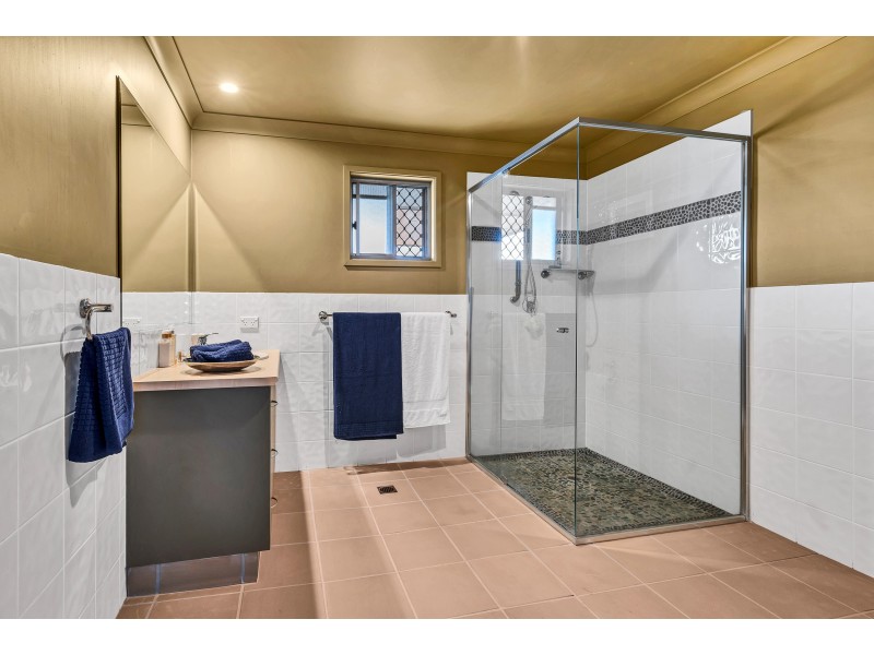 32 Karema Crescent, Runaway Bay QLD 4216