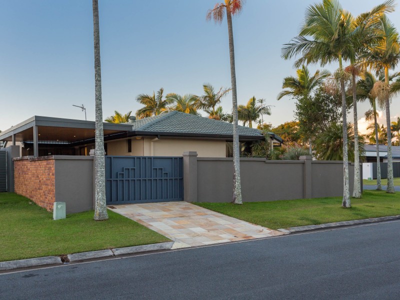 32 Karema Crescent, Runaway Bay QLD 4216