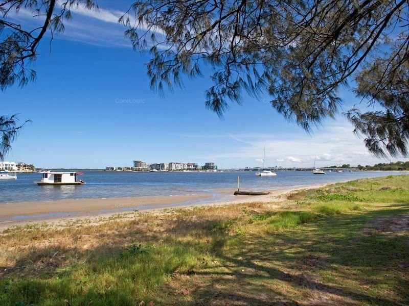 1/13 Bruce Avenue, Paradise Point QLD 4216