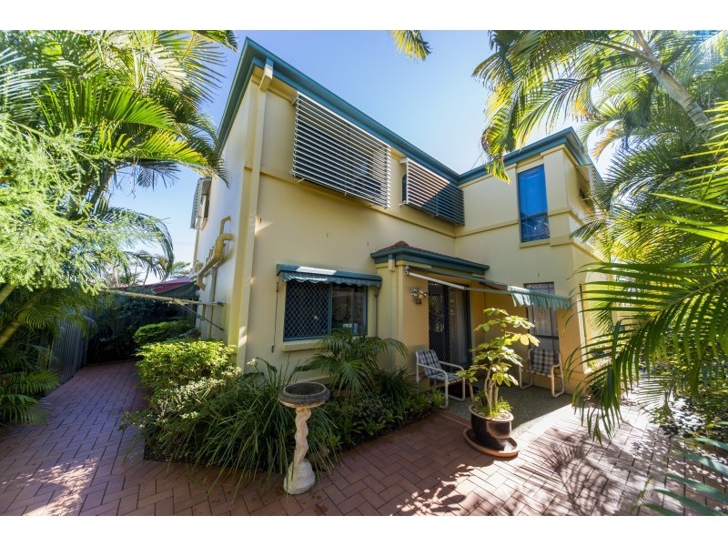 1/129 Bayview Street, Runaway Bay QLD 4216
