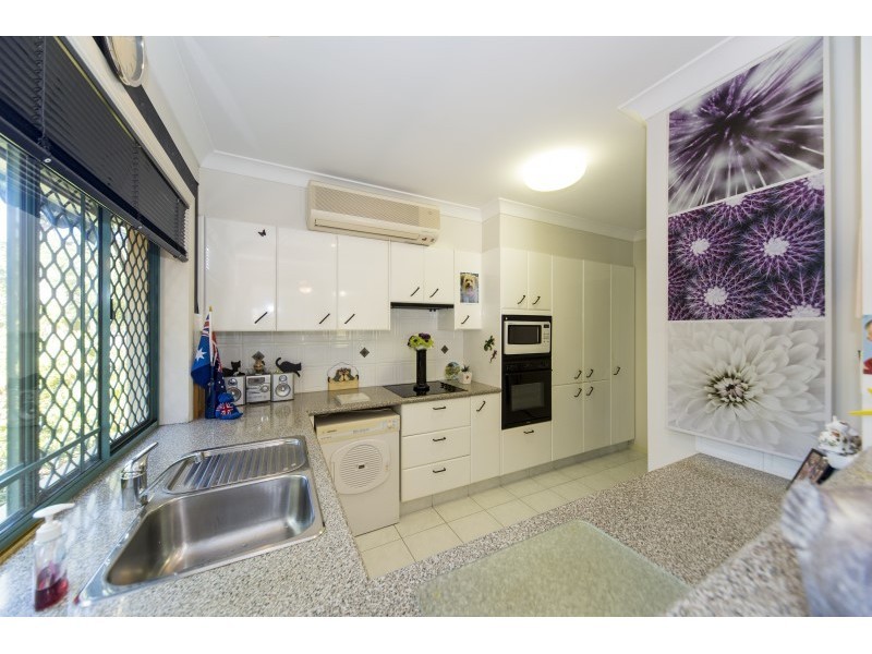 1/129 Bayview Street, Runaway Bay QLD 4216