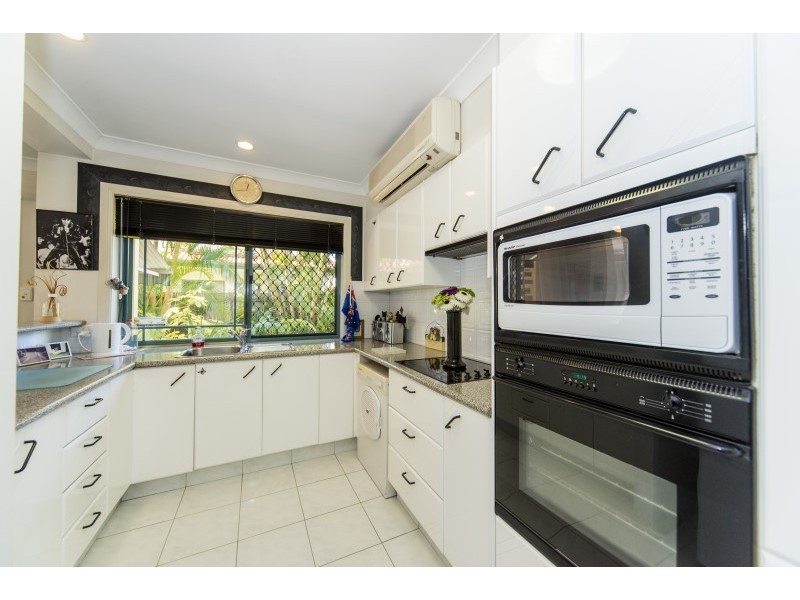 1/129 Bayview Street, Runaway Bay QLD 4216