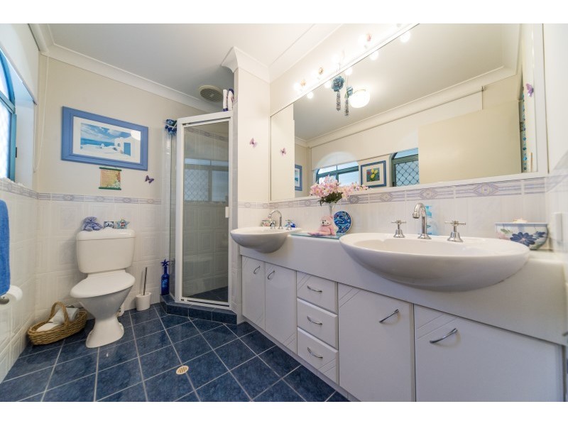 1/129 Bayview Street, Runaway Bay QLD 4216