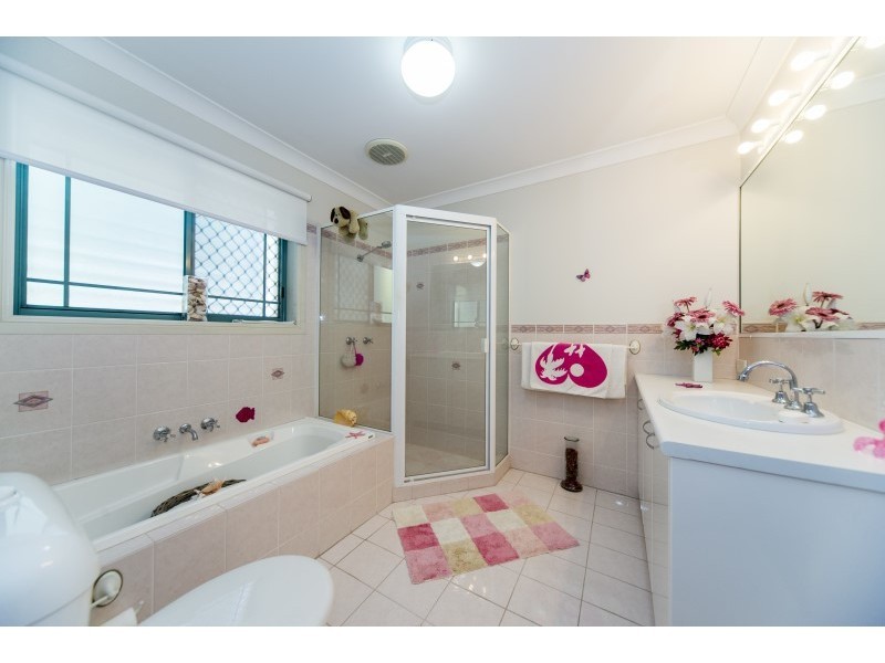 1/129 Bayview Street, Runaway Bay QLD 4216