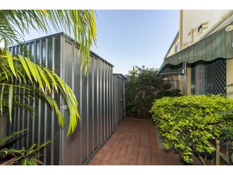 1/129 Bayview Street, Runaway Bay QLD 4216