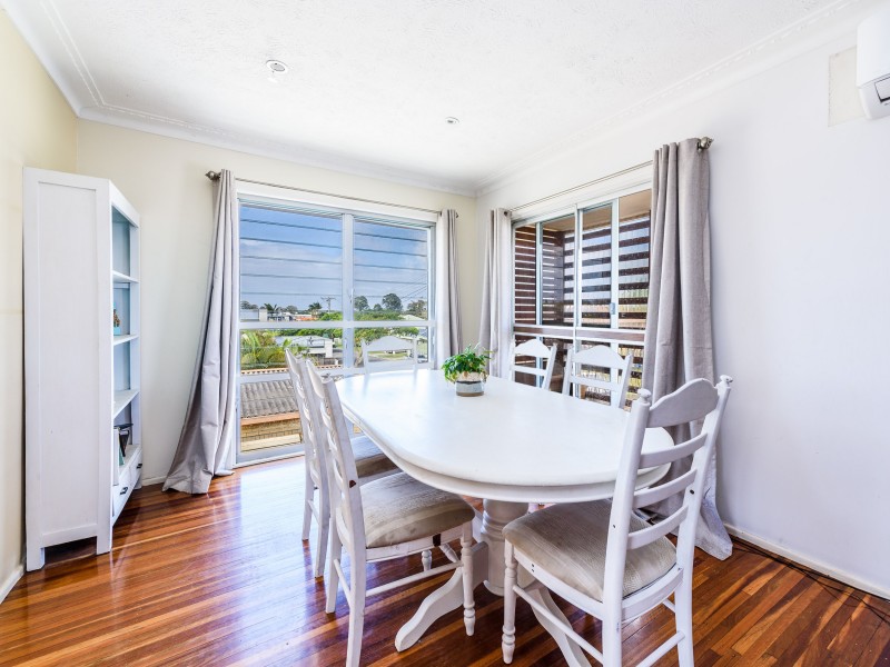 11 Robin Avenue, Paradise Point QLD 4216