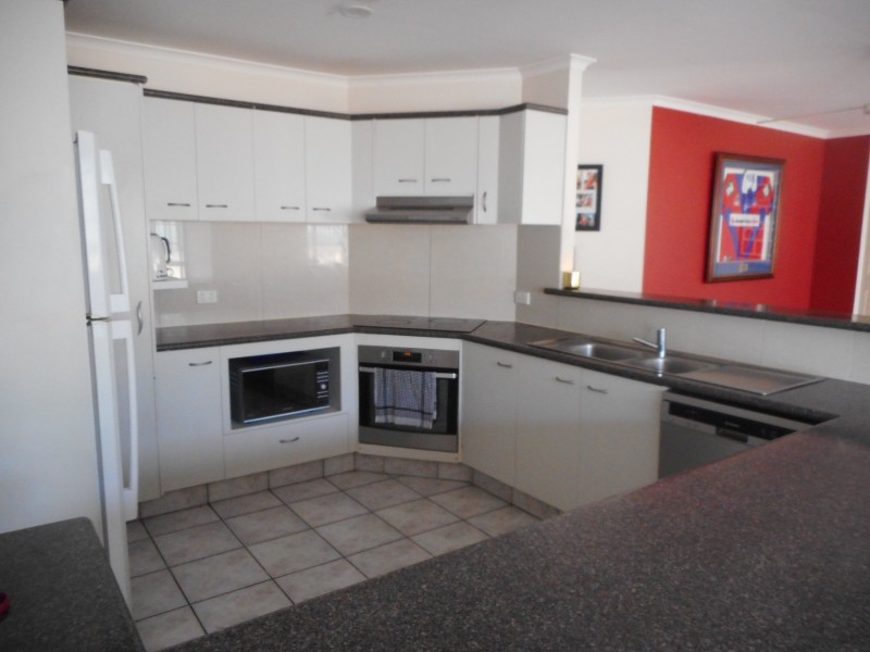 2 Hillgrove Court, Oxenford QLD 4210