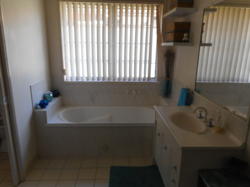 2 Hillgrove Court, Oxenford QLD 4210