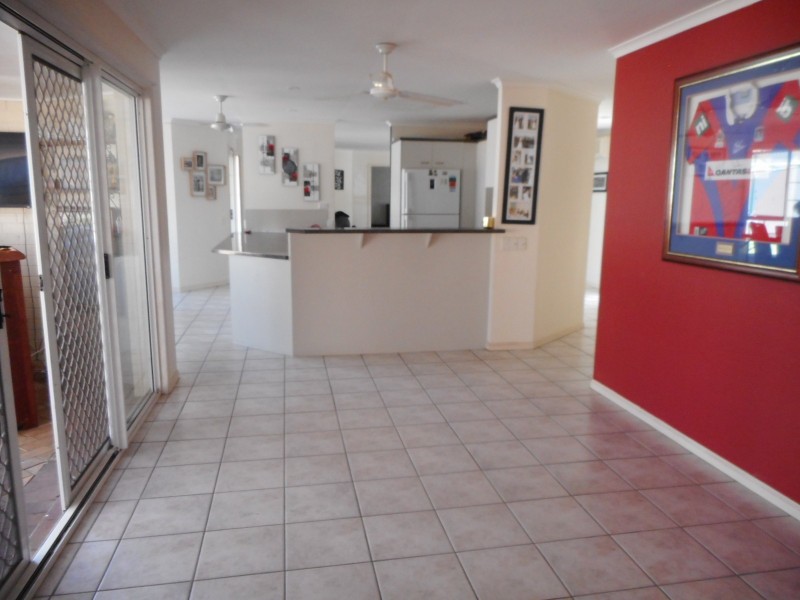 2 Hillgrove Court, Oxenford QLD 4210