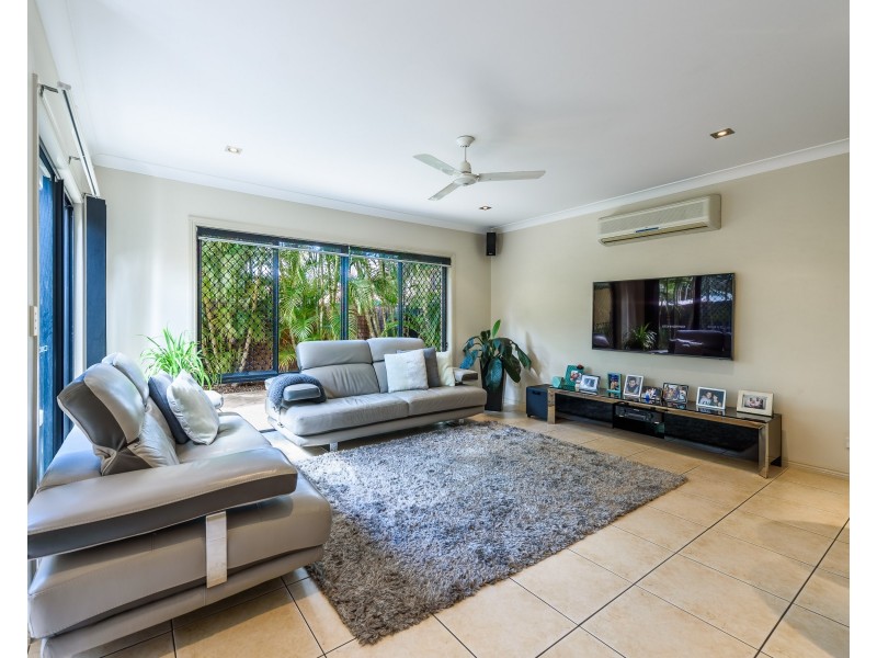 21 Ken Crescent, Helensvale QLD 4212