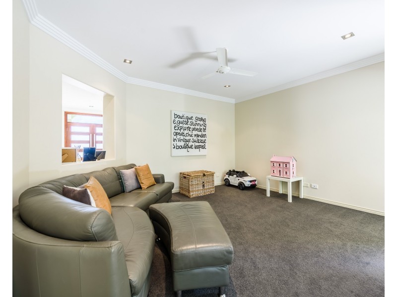 21 Ken Crescent, Helensvale QLD 4212