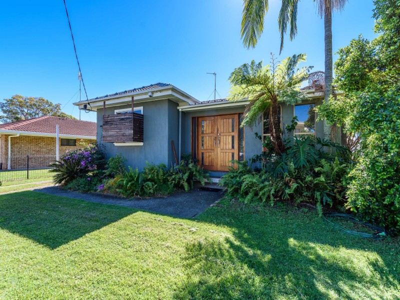 33 Ocean Street, Runaway Bay QLD 4216