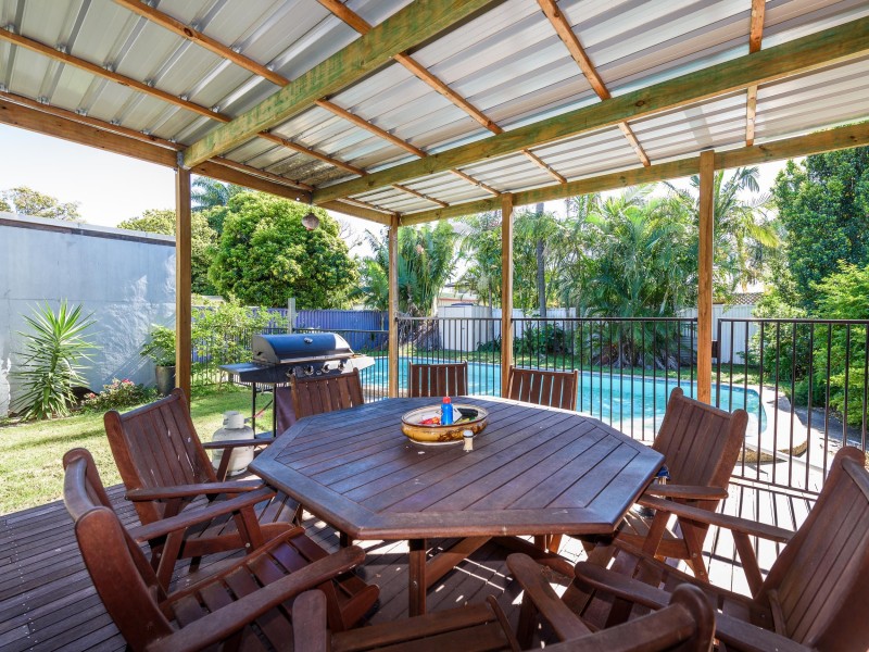 33 Ocean Street, Runaway Bay QLD 4216